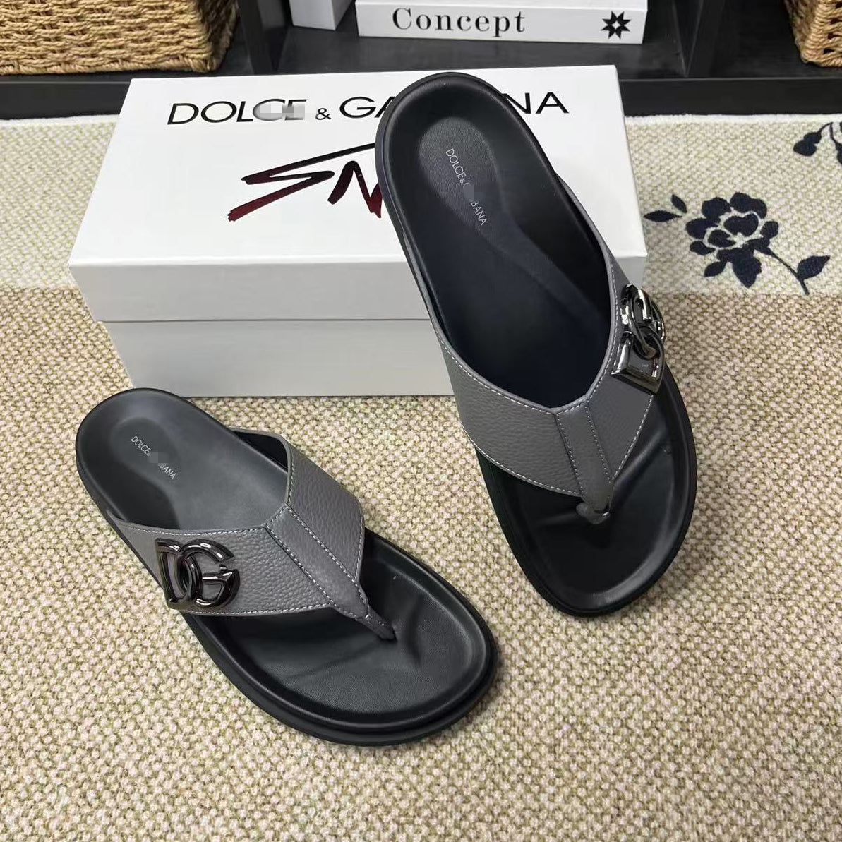 Dolce & Gabbana D&G Logo Print Slide Sandals – Unisex Couple's Summer Slippers