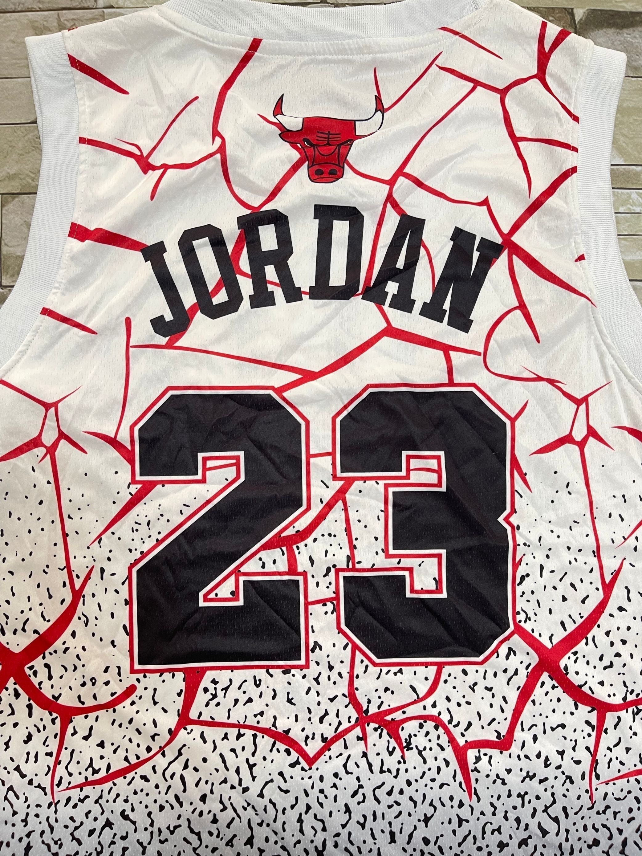 Men's Chicago Bulls Michael Jordan White/Black Classics Swingman Player Jerseys